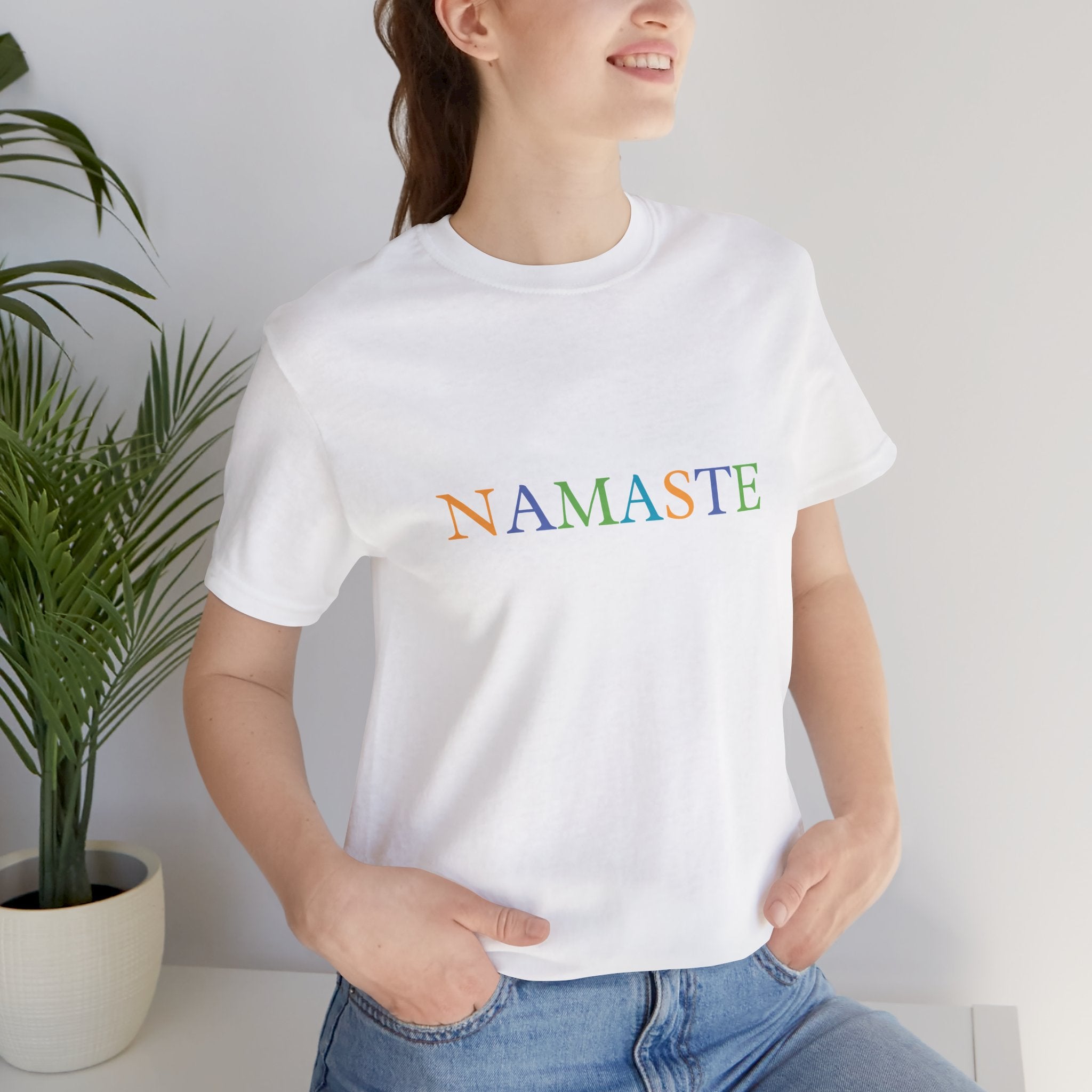 Tramunquiero NAMASTE यूनिसेक्स टी-शर्ट राउंड नेकलाइन के साथ
