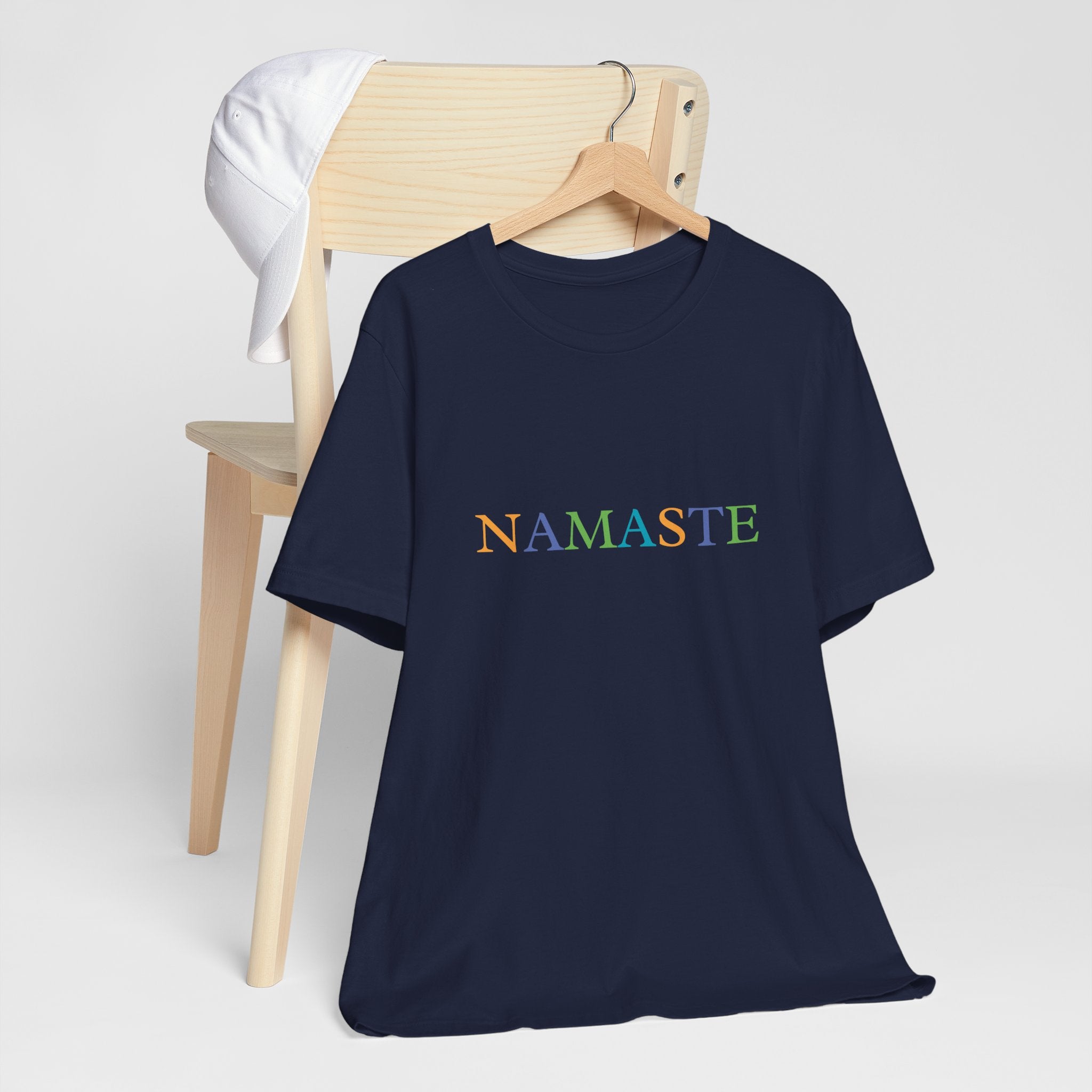 Tramunquiero NAMASTE यूनिसेक्स टी-शर्ट राउंड नेकलाइन के साथ