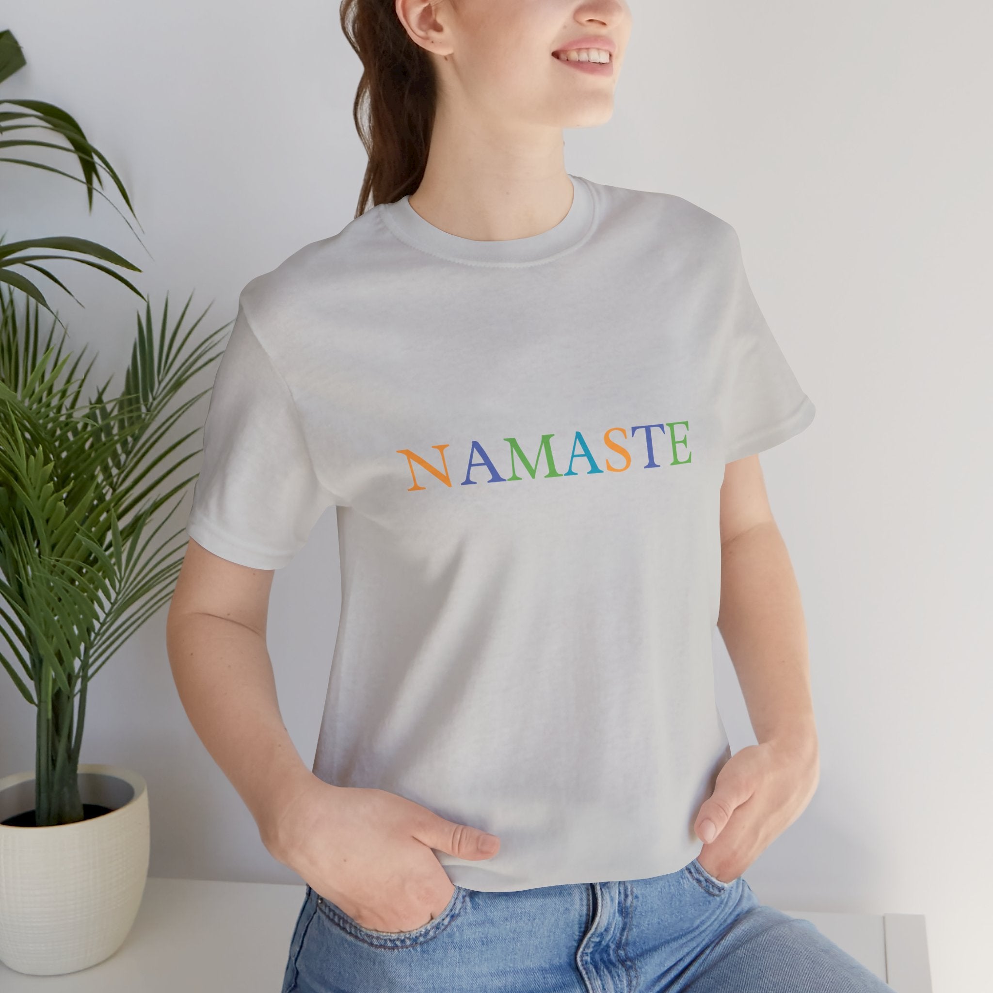 Tramunquiero NAMASTE यूनिसेक्स टी-शर्ट राउंड नेकलाइन के साथ